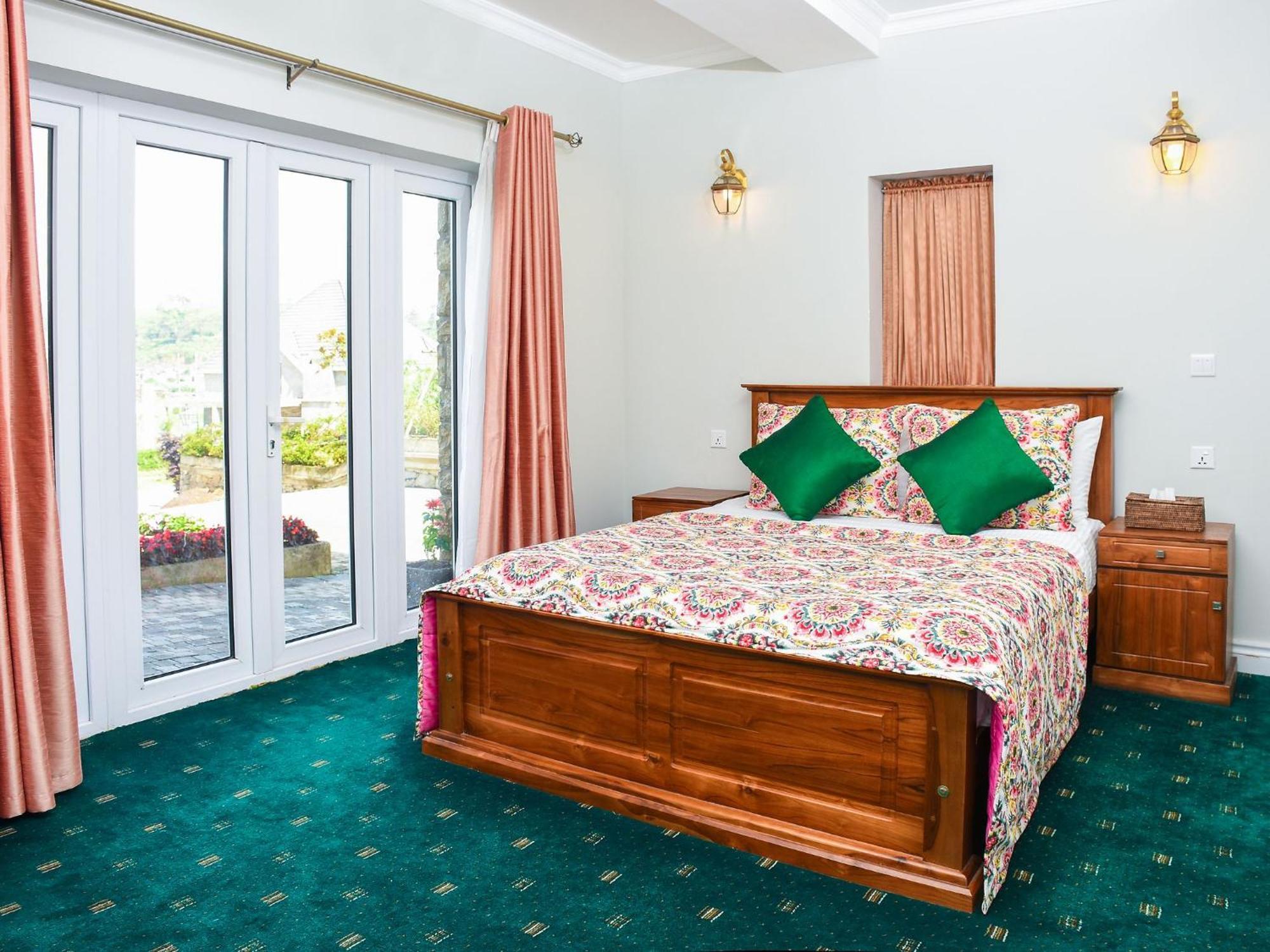 Little England By Joes Hotel Нувара Елия Екстериор снимка